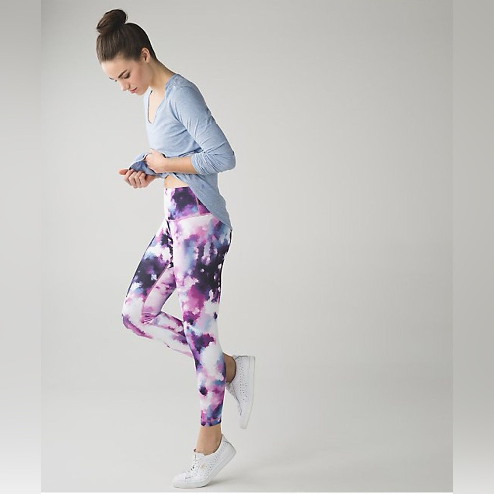 11. Lululemon Blooming Pixie Multi Leggings purple blue and white size 2 - Picture 3 of 8